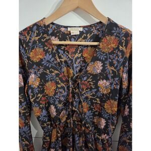 The Hanger Floral Print Romper W Lace-Up V-Neckline In Long Sleeves Size M